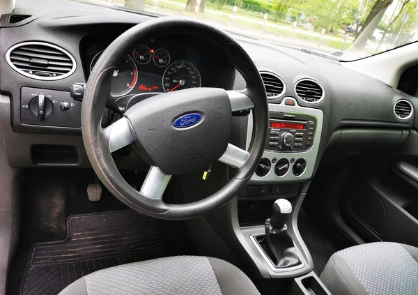 Ford Focus cena 7500 przebieg: 252000, rok produkcji 2007 z Warszawa małe 37